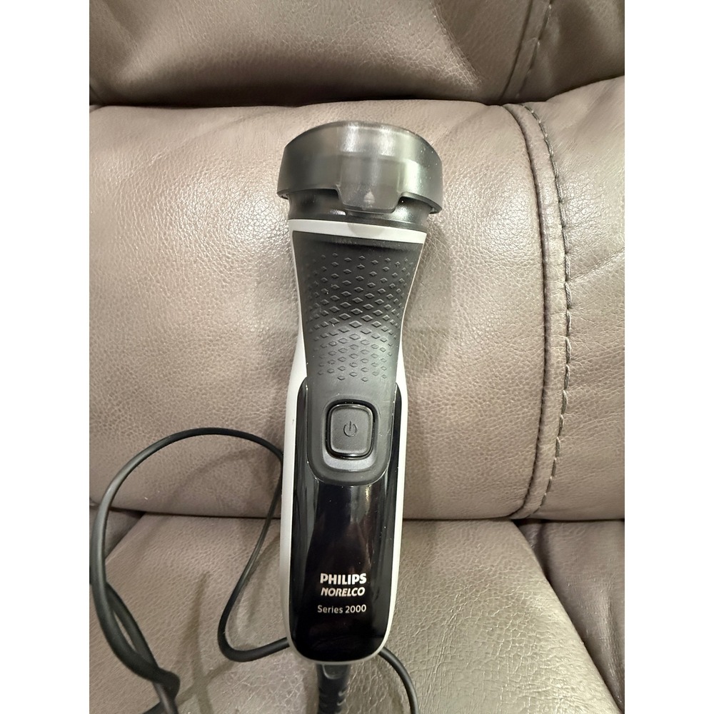 Philips Norelco Series 2000 Electric Rotary‎ Shaver S1211 Black Silver with Cord